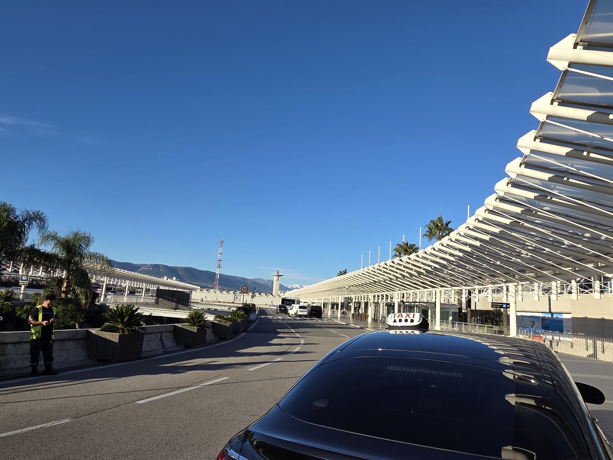 Taxi Aéroport Nice vers Villefranche-sur-Mer : Transfert Baie - Prix & Réservation 2026