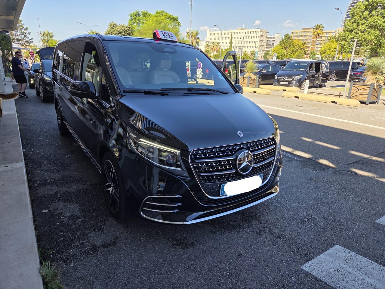 Van avec chauffeur pour transport de groupe à Nice