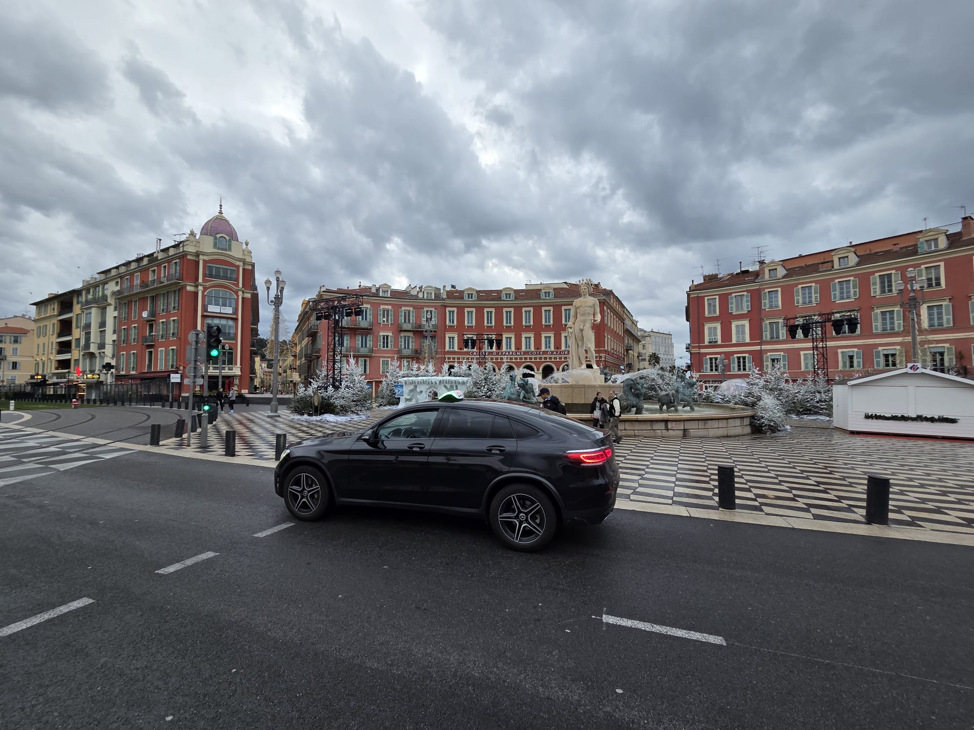 Mercedes GLC taxi Place Masséna