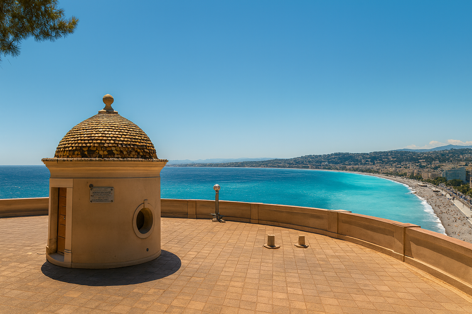Tour Bellanda Nice - Spot photo avec vue plongeante sur la Baie des Anges et perspective unique sur la Promenade des Anglais